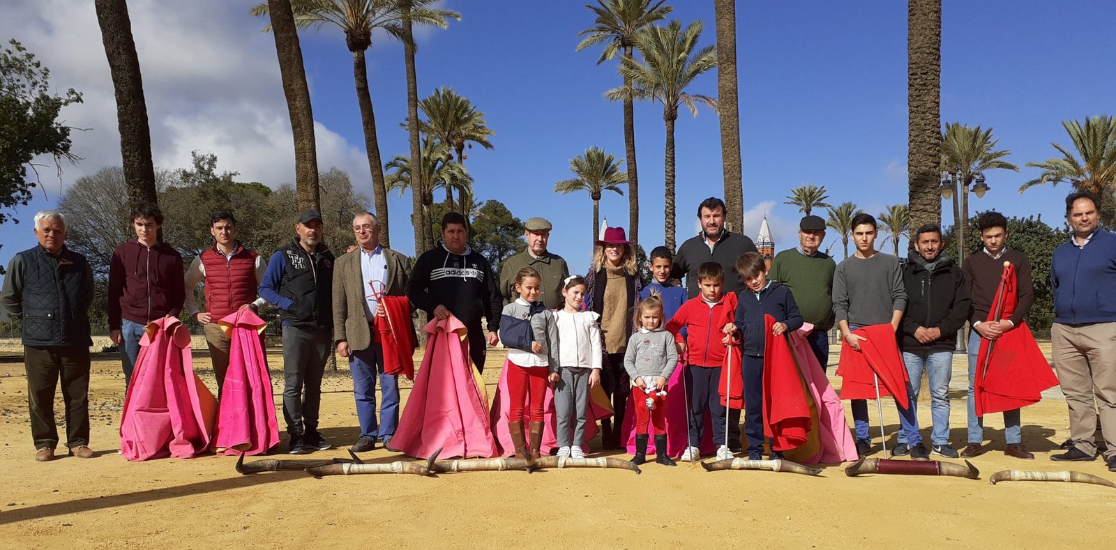 Foto Grupo Sra Delegada del Gobierno Junta Andalucía en Cádiz Dª Ana Mestre scaled