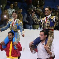 Antonio Magaña indulta un toro de Cortina Pizarro y sale a hombros con Míriam Cabas en Pabellón de Arteaga