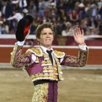 Borja Jiménez dibuja una faena soñada en Pachuca y triunfa junto a Calita ante un entradón