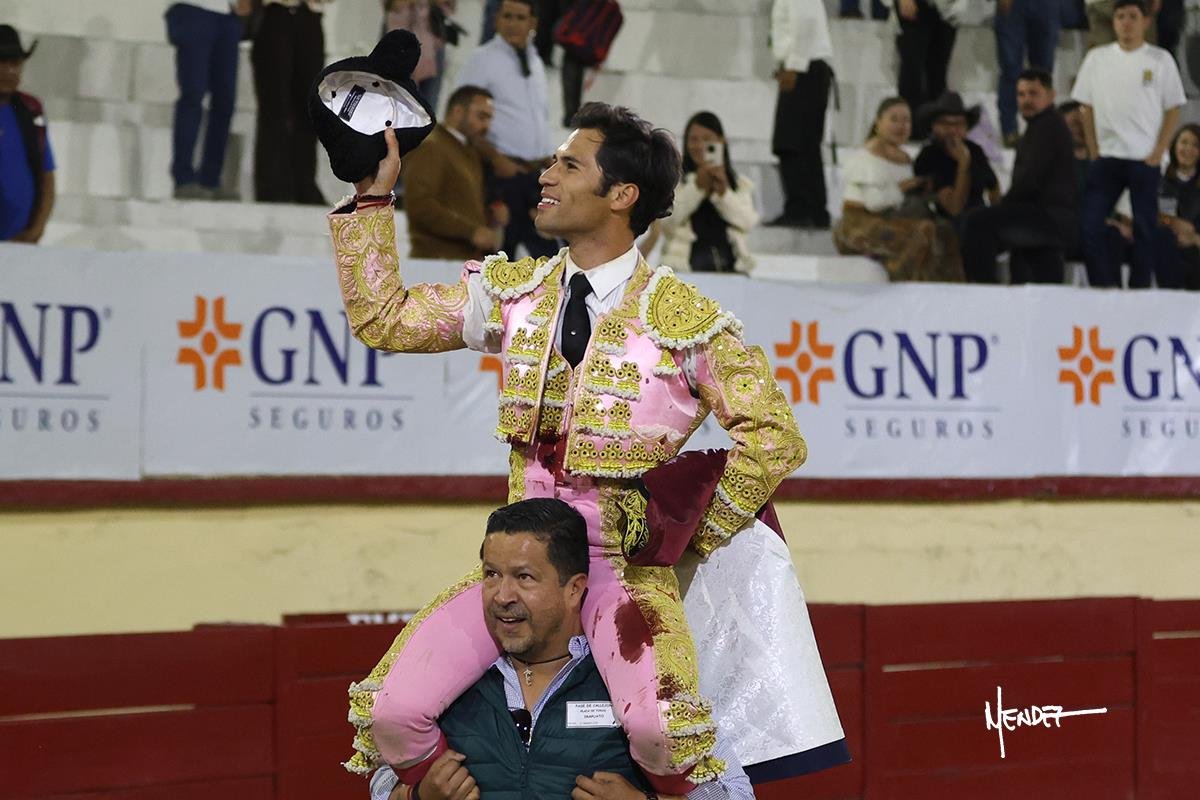 Francisco Martínez se impone con determinación y entrega y abre la Puerta Grande en Irapuato