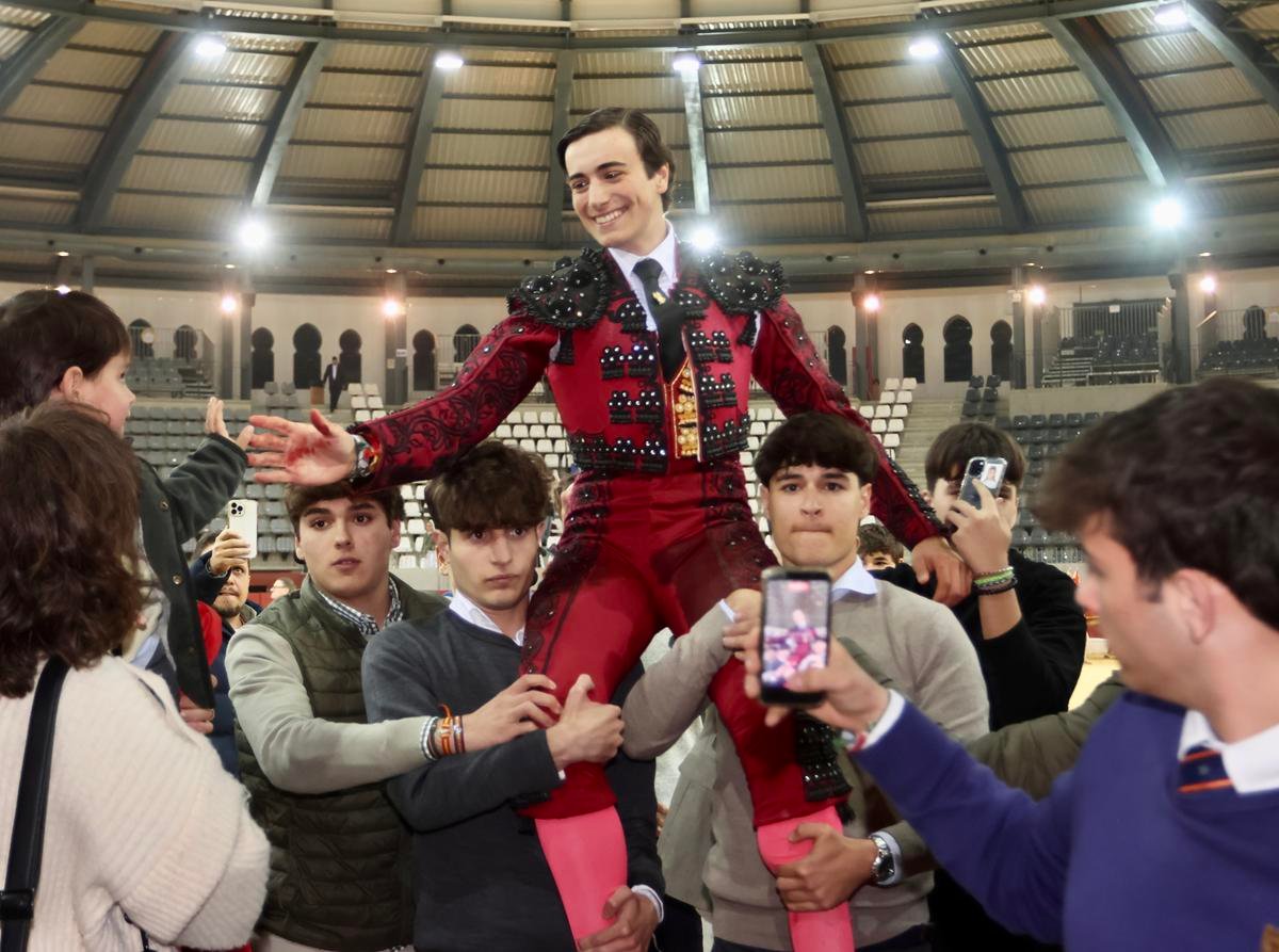 Rodrigo Villalón, profeta en su tierra, a hombros en Villena