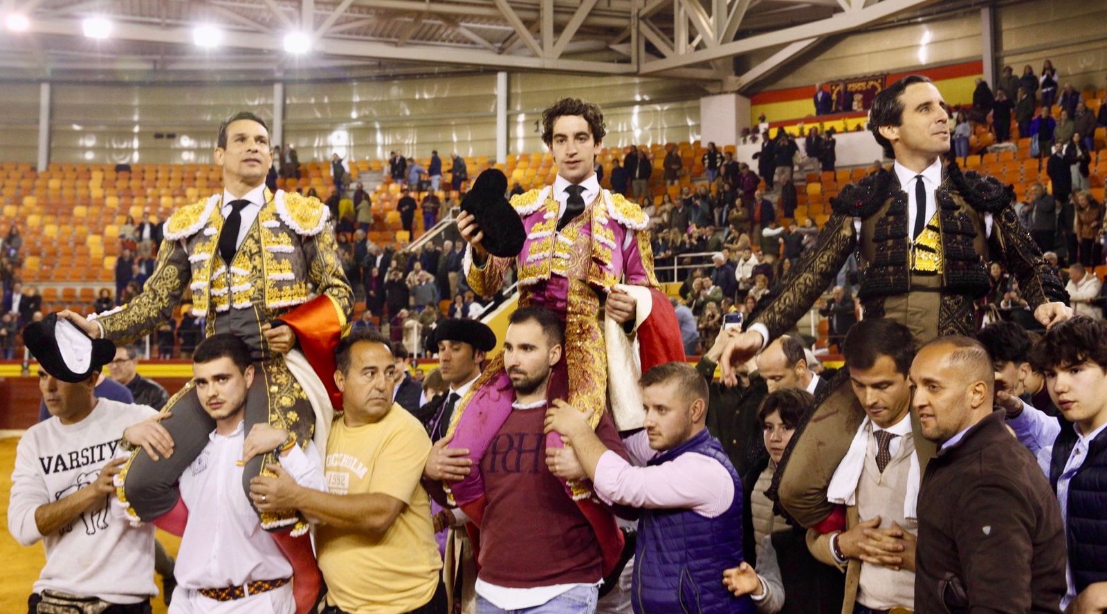 Triunfo de la terna en una tarde para el recuerdo en Illescas