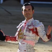 La fina línea de la gloria a la enfermería: Cristian Pérez confirma, da una grata impresión y cae herido.