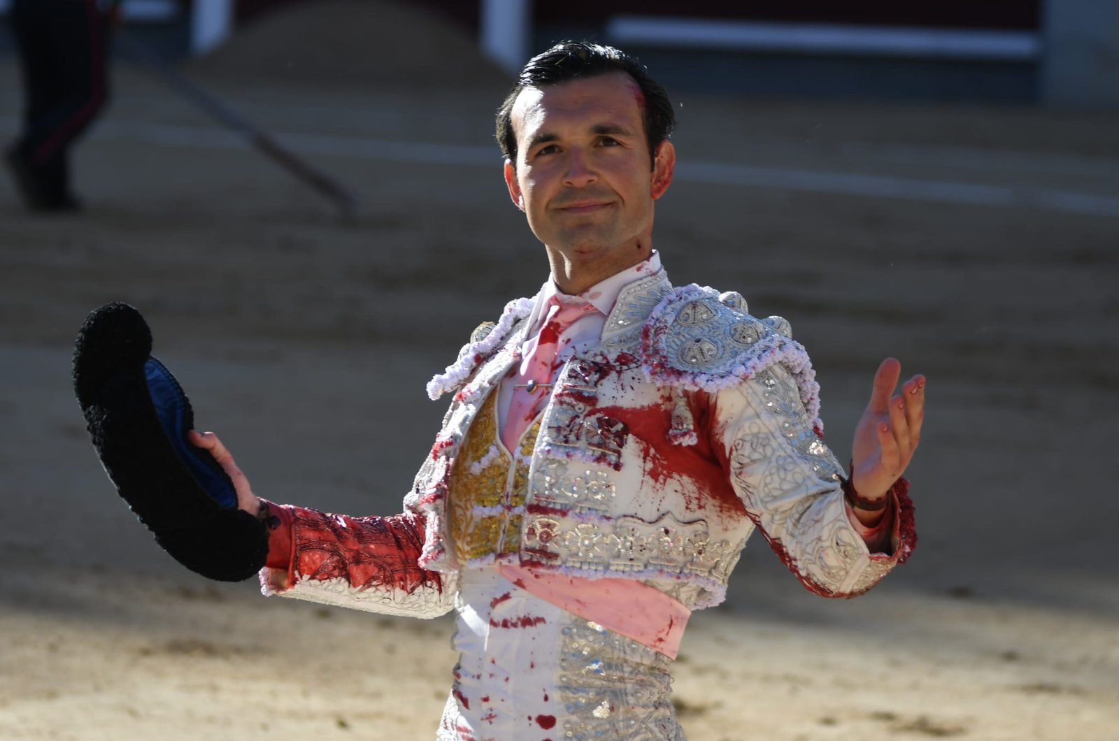 La fina línea de la gloria a la enfermería: Cristian Pérez confirma, da una grata impresión y cae herido.