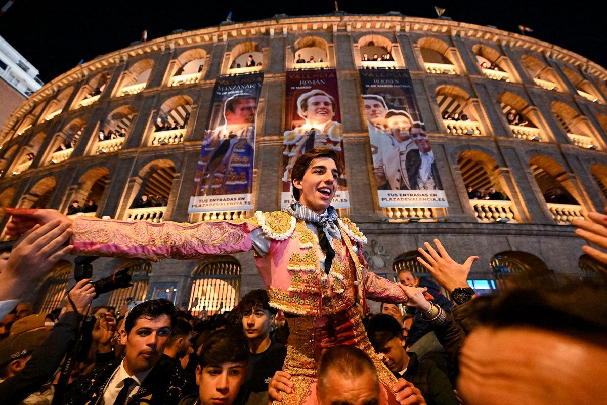 Julio Norte, puerta grande en Fallas