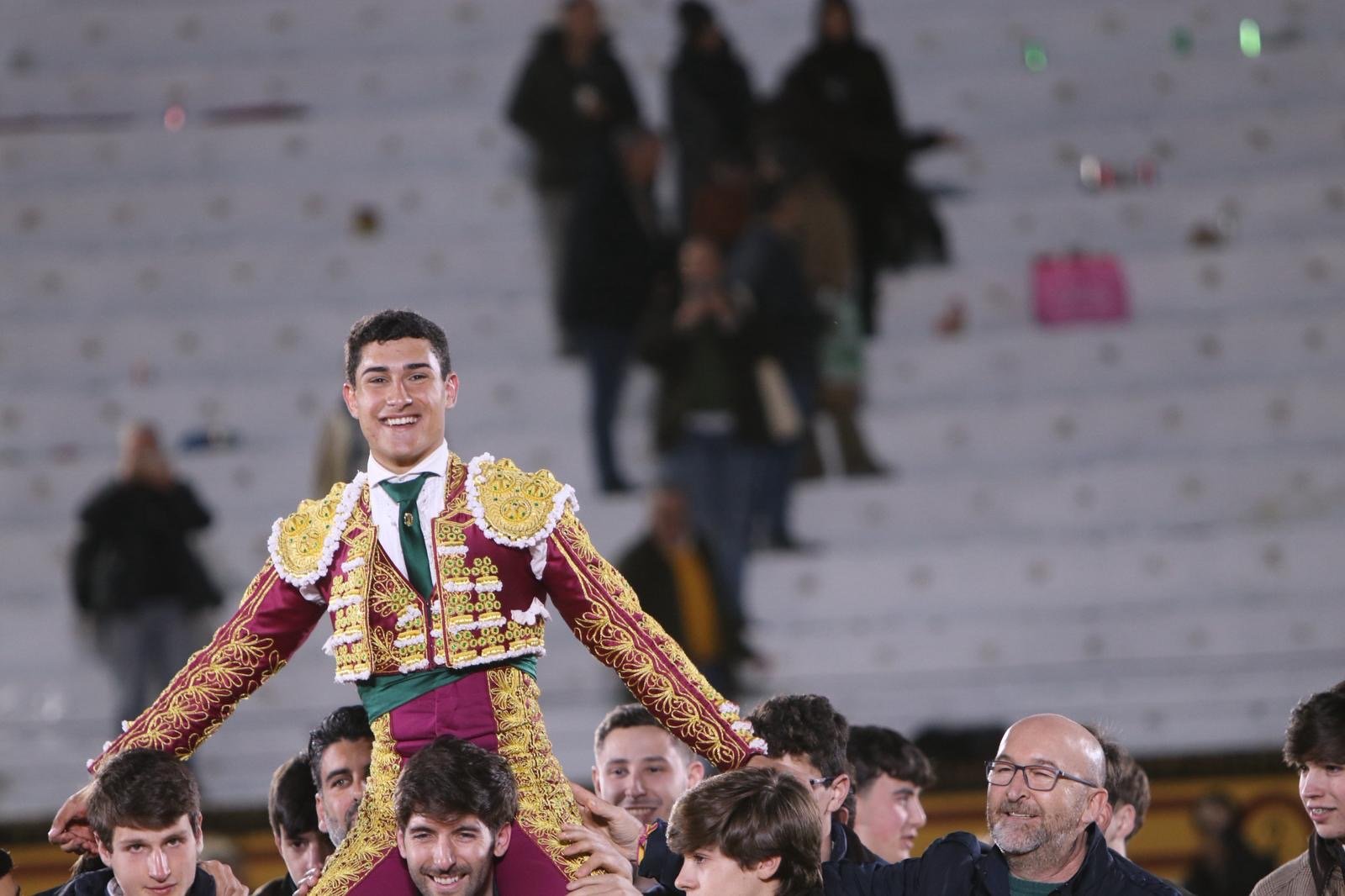 Olivenza abre su abono con el debutante David Gutiérrez a hombros