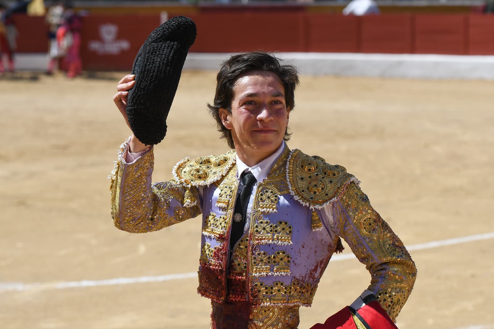 Rafael de la Cueva cierra la mañana de San Agustín del Guadalix con una oreja en el esportón