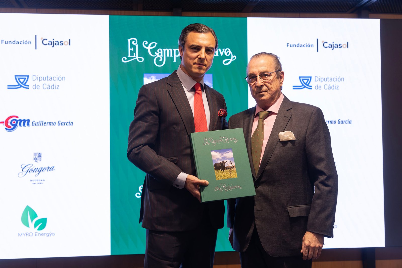 La firma Arjona presenta EL CAMPO BRAVO EN ANDALUCÍA, un libro de arte dedicado al Toro Bravo