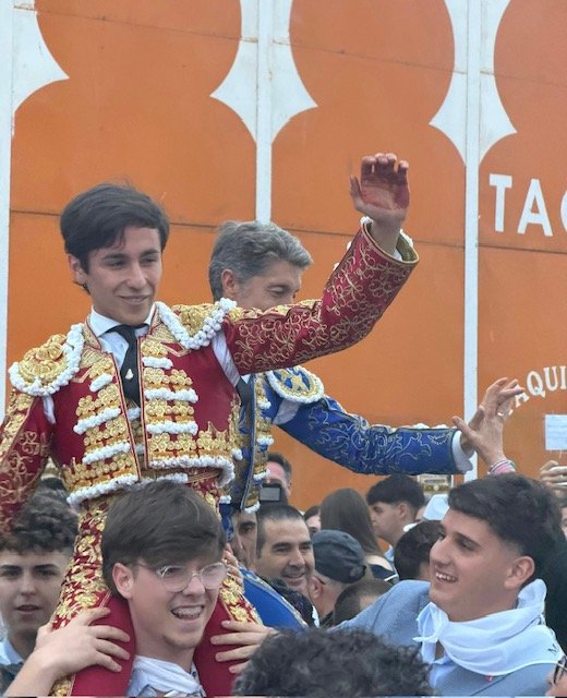 La terna a hombros en La Carolina (Jaén)