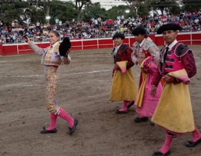 Antonio Suárez y Olga Casado una oreja por coleta en el cierre de San Felipe (Venezuela)