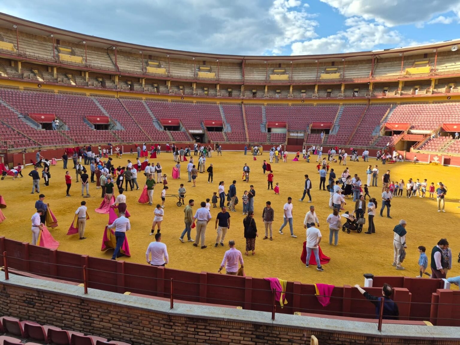 Lances de Futuro reúne aficionados en las jornadas de puertas abiertas y de toreo de salón en Córdoba