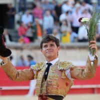 Nîmes : Una oreja pasearon Perera y Aaron Palacio