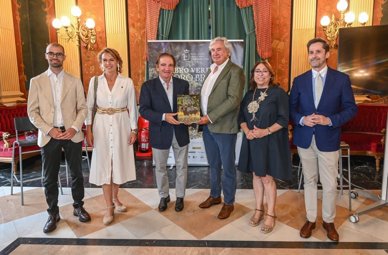 La RUCTL presenta en Burgos el Libro Verde del Toro Bravo ante un amplio respaldo institucional y social