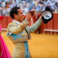 Sevilla : López Peregrino pasea una oreja y Ruiz de Velasco deja una maciza actuación