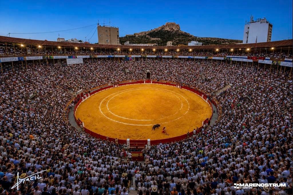 Feria de Hogueras: más de 62.000 espectadores, 19 puertas grandes, 51 orejas cortadas y visitantes de 53 nacionalidades