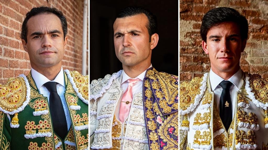 Juan Pablo Sánchez, Cristian Pérez y Alejandro Peñaranda hacen el paseíllo en la corrida de toros nocturna de este sábado en Las Ventas