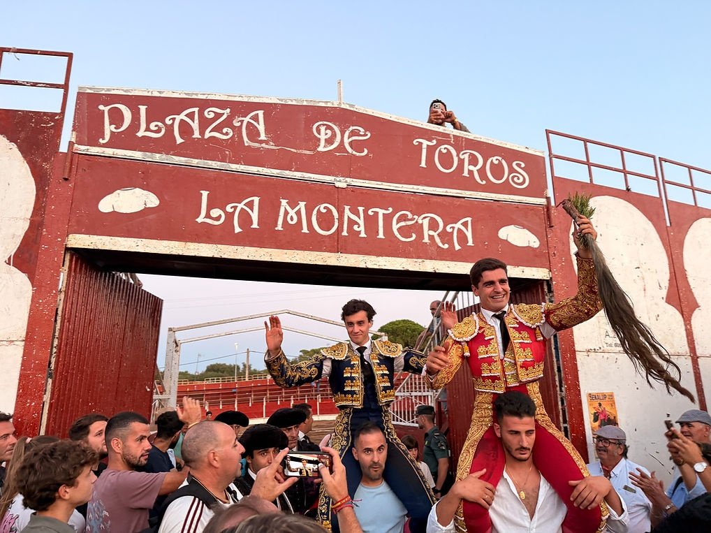 Triple Puerta Grande en la vuelta de los toros a Benalup-Casas Viejas