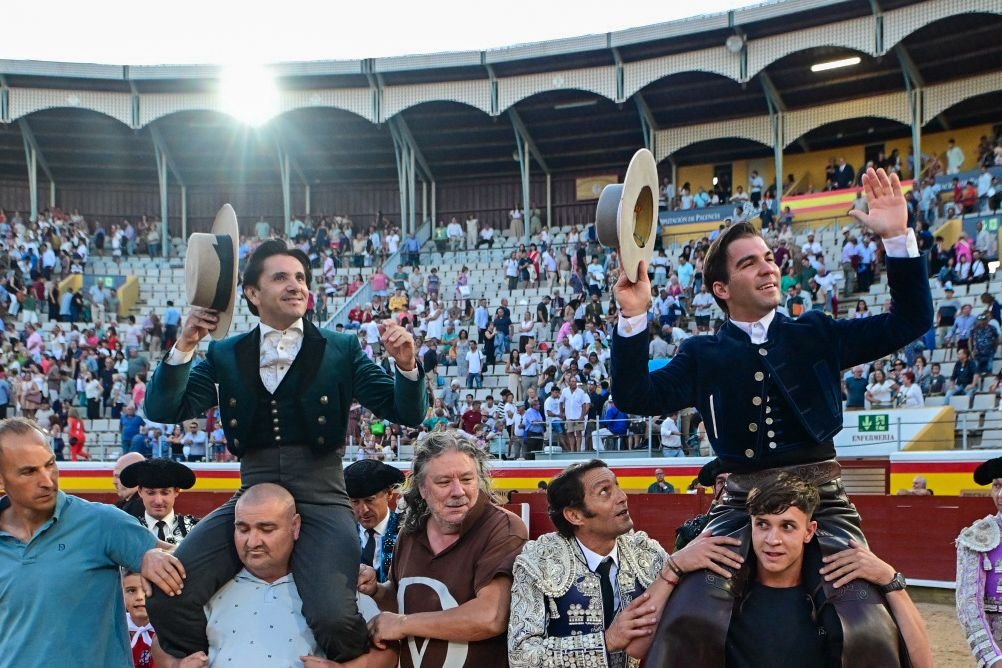 Diego Ventura y Sebastián Fernández, por la Puerta Grande en Palencia