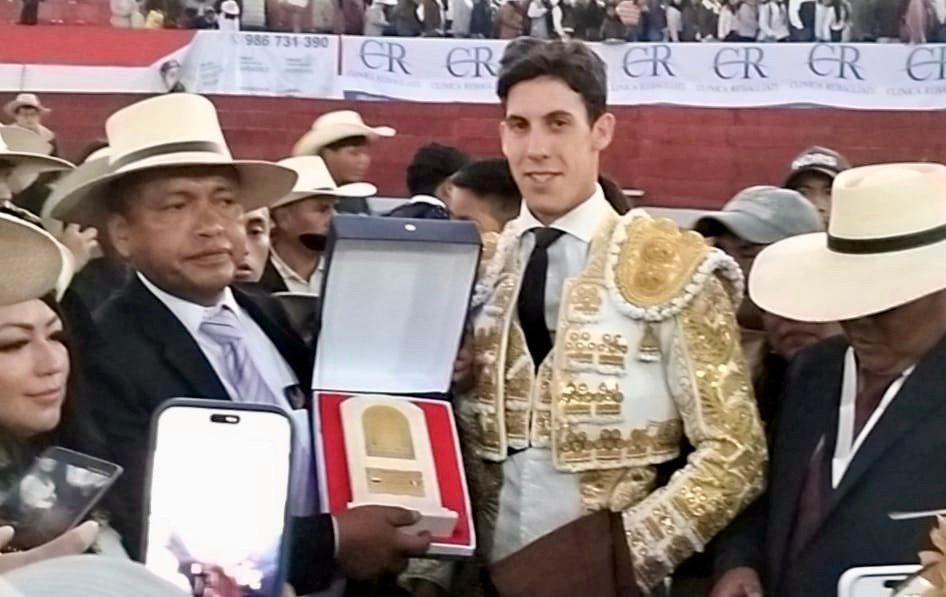 El madrileño Diego García, triunfador de la Feria de Sicaya (Perú)