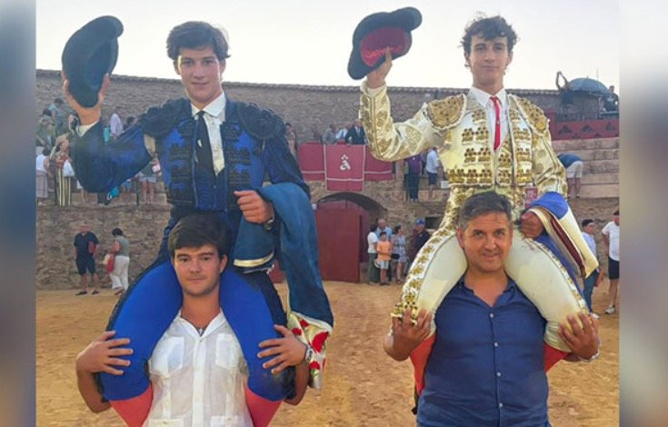Armando Rojo y Cayetano Romo, a hombros en la ‘Primera Semifinal’ de novillada S/P