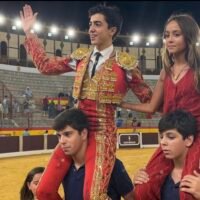 Almendralejo, 4 orejas para Marco Pérez y 2 para el Fandi en tarde  de corrida voluminosa y escasa de fuerza y raza