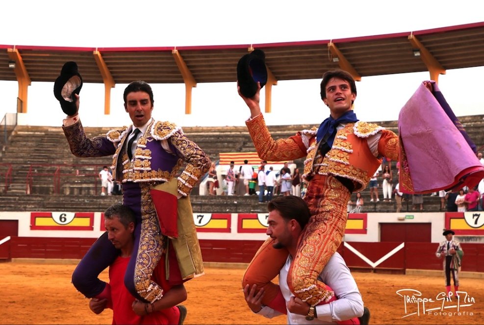 A hombros Perera y Cristiano Torres en Ejea de los Caballeros