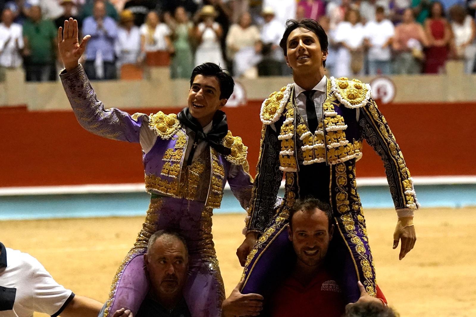 Pontevedra cierra su Feria de la Peregrina con una tarde histórica de triunfos y un lleno de «No hay billetes»