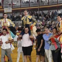 Tarde triunfal en Ciudad Real con la terna a hombros ante buena corrida de Arauz de Robles
