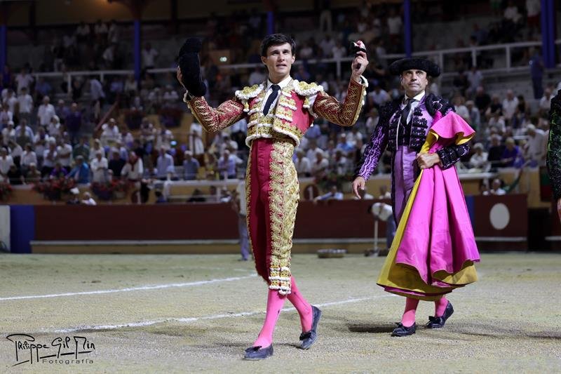 Oreja para Manuel Diosleguarde en la corrida nocturna de Bayona