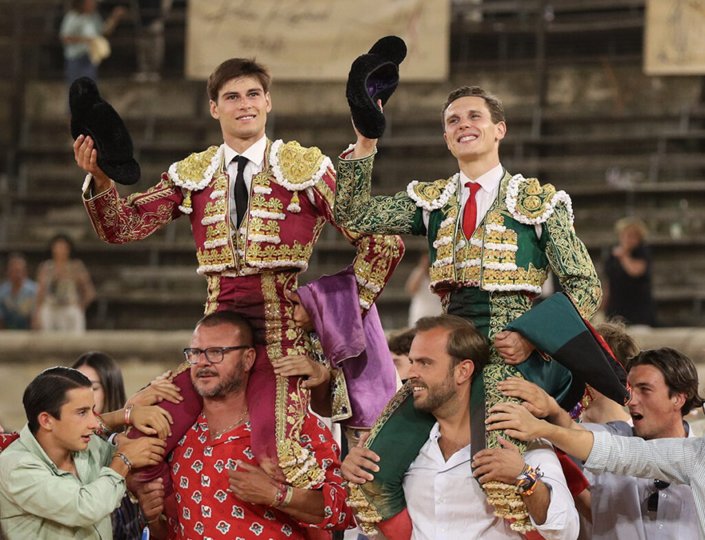El Domingo de la vendimia de Nîmes : triunfo de Marco Pérez por la mañana y buena corrida de Fuente Ymbro por la tarde 54 El Domingo de la vendimia de Nîmes : triunfo de Marco Pérez por la mañana y buena corrida de Fuente Ymbro por la tarde Marco Pérez no contó con mucha colaboración por parte de sus toros. No obstante, triunfó. Gracias a varias buenas estocadas, variedad y una entrega absoluta ante el difícil reto de enfrentarse en solitario a seis toros.