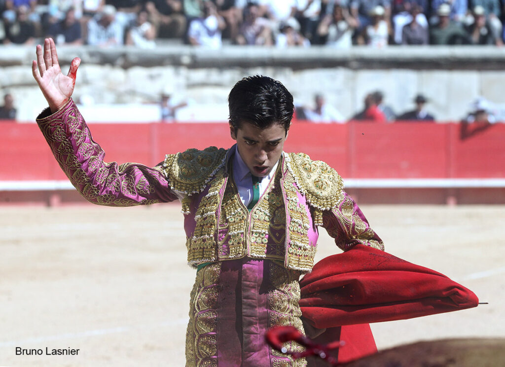 El Domingo de la vendimia de Nîmes : triunfo de Marco Pérez por la mañana y buena corrida de Fuente Ymbro por la tarde 13 El Domingo de la vendimia de Nîmes : triunfo de Marco Pérez por la mañana y buena corrida de Fuente Ymbro por la tarde Marco Pérez no contó con mucha colaboración por parte de sus toros. No obstante, triunfó. Gracias a varias buenas estocadas, variedad y una entrega absoluta ante el difícil reto de enfrentarse en solitario a seis toros.