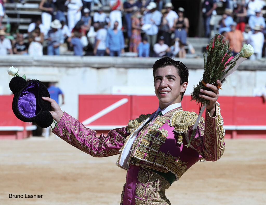 El Domingo de la vendimia de Nîmes : triunfo de Marco Pérez por la mañana y buena corrida de Fuente Ymbro por la tarde 14 El Domingo de la vendimia de Nîmes : triunfo de Marco Pérez por la mañana y buena corrida de Fuente Ymbro por la tarde Marco Pérez no contó con mucha colaboración por parte de sus toros. No obstante, triunfó. Gracias a varias buenas estocadas, variedad y una entrega absoluta ante el difícil reto de enfrentarse en solitario a seis toros.