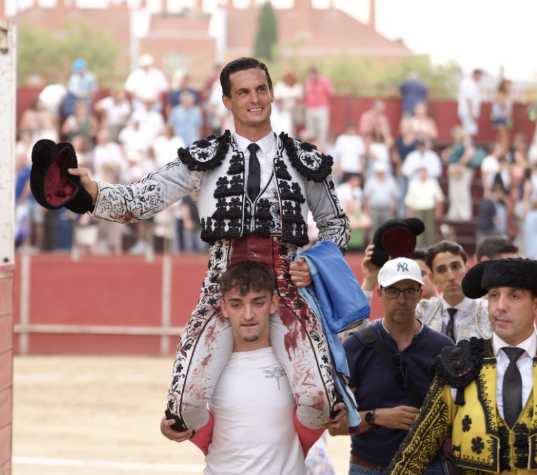 4 orejas y rabo para David Galván en Villaviciosa.