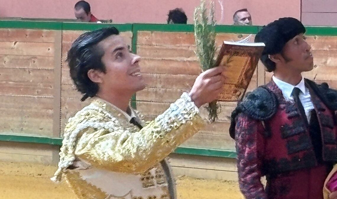 ALBERTO DONAIRE CORTA LA PRIMERA OREJA DE LA FERIA DEL ZAPATO DE ORO DE ARNEDO