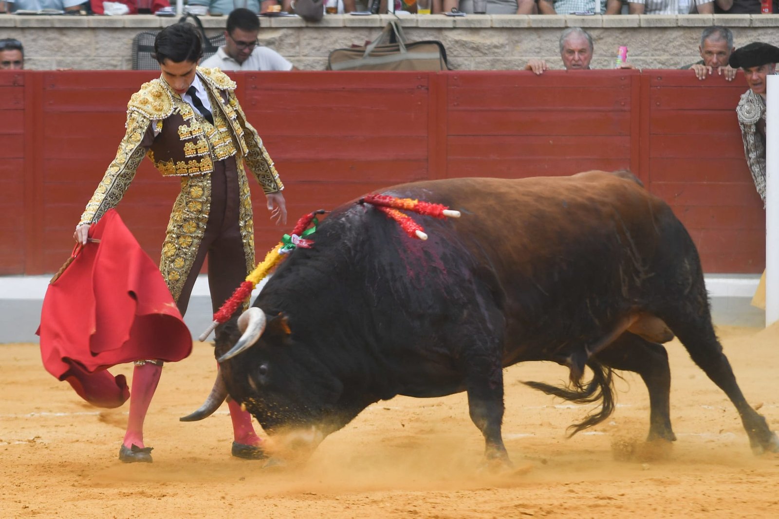 El Mene firma el toreo de mayor empaque pero pierde con la espada el premio grande en Villaseca