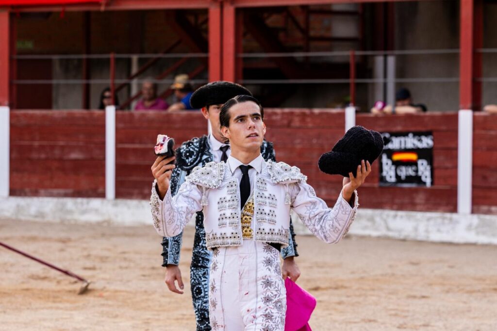 Luis Izaguirre triunfador del certamen "Guadalajara busca un torero" La final del XI certamen "Guadalajara busca un torero" se celebró el domingo 27 de septiembre de 2026, a las 18:00 h, en la plaza de toros de Horche (Guadalajara), donde se lidiaron seis novillos, tres del hierro de Juan Barriopedro y tres de Guerrero y Carpintero para los novilleros finalistas Arias Samper, Julio Martín y Luis Izaguirre