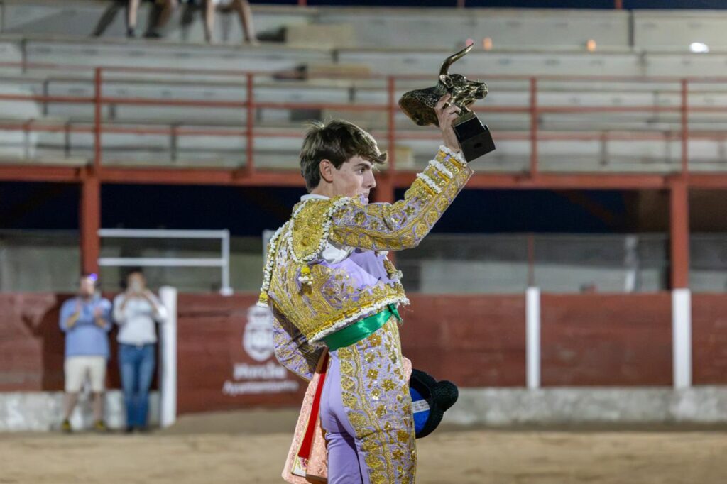 Luis Izaguirre triunfador del certamen "Guadalajara busca un torero" La final del XI certamen "Guadalajara busca un torero" se celebró el domingo 27 de septiembre de 2026, a las 18:00 h, en la plaza de toros de Horche (Guadalajara), donde se lidiaron seis novillos, tres del hierro de Juan Barriopedro y tres de Guerrero y Carpintero para los novilleros finalistas Arias Samper, Julio Martín y Luis Izaguirre