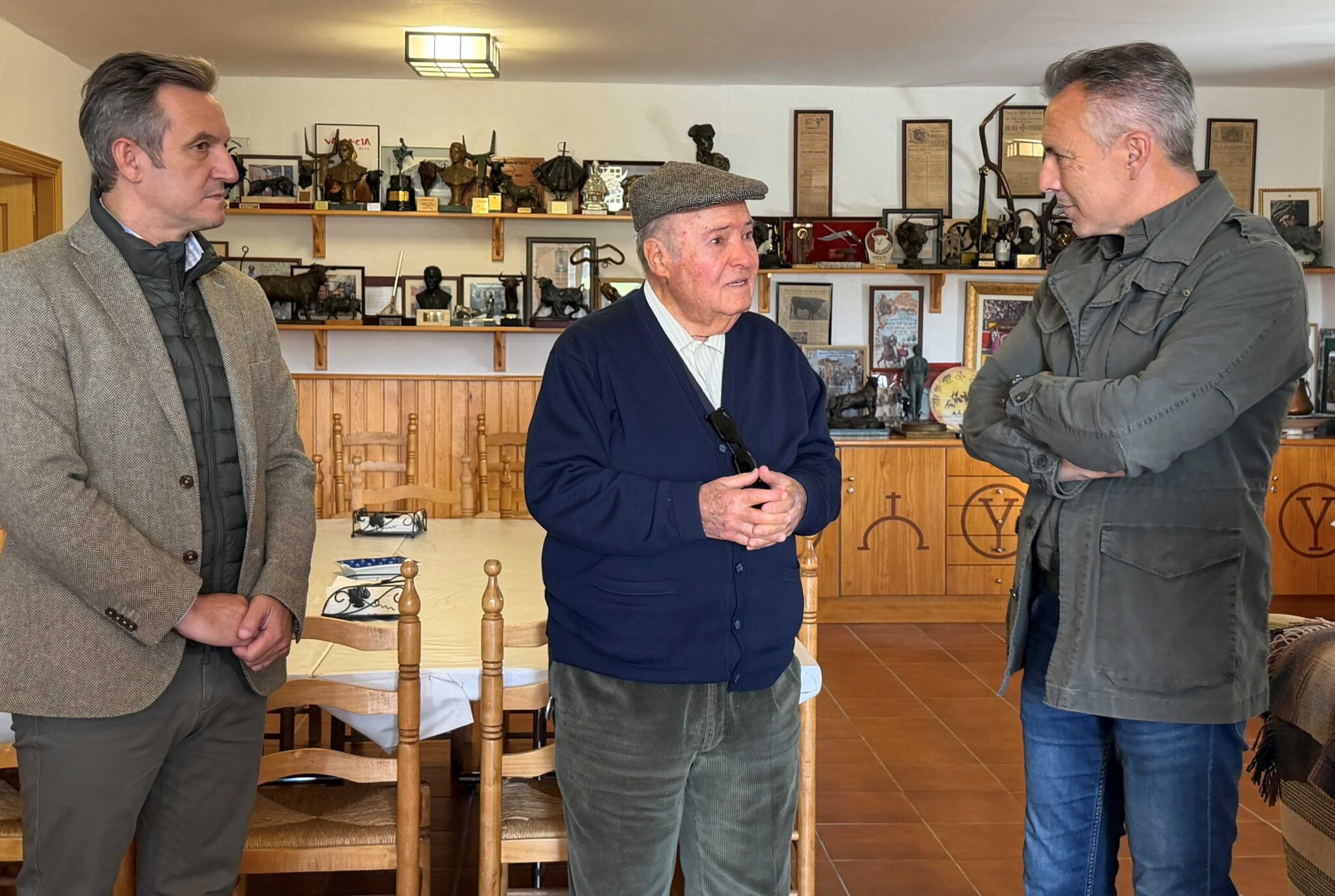 Carlos Novillo, consejero de Agricultura de la Comunidad de Madrid, visita el campo bravo