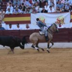 Zafra: Ventura desata la locura con un rabo en una tarde de rejones encastados Zafra abrió su abono con una corrida de rejones en la que el protagonismo terminó siendo para Diego Ventura, que volvió a demostrar por qué su nombre está ligado a las tardes grandes del rejoneo. Una actuación de enorme dimensión, coronada con el corte de los máximos trofeos en su segundo toro.