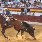 Zafra: Ventura desata la locura con un rabo en una tarde de rejones encastados Zafra abrió su abono con una corrida de rejones en la que el protagonismo terminó siendo para Diego Ventura, que volvió a demostrar por qué su nombre está ligado a las tardes grandes del rejoneo. Una actuación de enorme dimensión, coronada con el corte de los máximos trofeos en su segundo toro.
