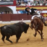 Zafra: Ventura desata la locura con un rabo en una tarde de rejones encastados Zafra abrió su abono con una corrida de rejones en la que el protagonismo terminó siendo para Diego Ventura, que volvió a demostrar por qué su nombre está ligado a las tardes grandes del rejoneo. Una actuación de enorme dimensión, coronada con el corte de los máximos trofeos en su segundo toro.