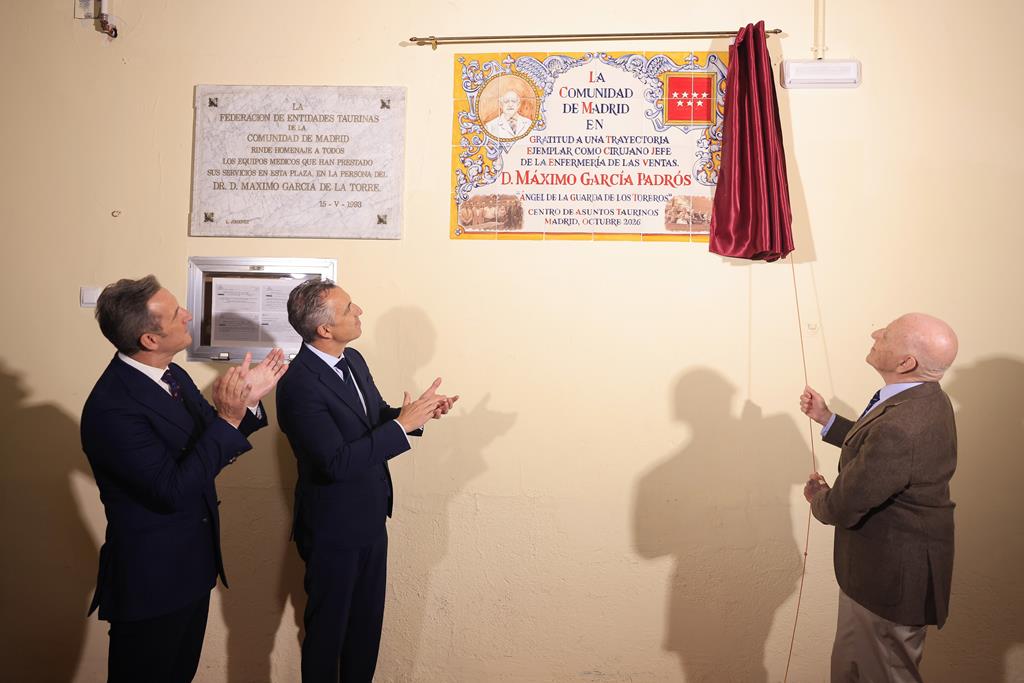 La CAM homenajea al doctor García Padrós, cirujano jefe de la Plaza de Toros de Las Ventas desde hace 60 años