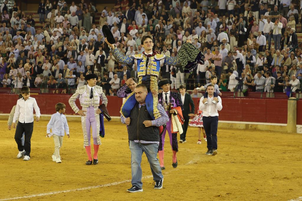A hombros Cristiano Torres en la vespertina de Zaragoza