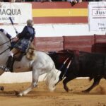 Zafra: Ventura desata la locura con un rabo en una tarde de rejones encastados Zafra abrió su abono con una corrida de rejones en la que el protagonismo terminó siendo para Diego Ventura, que volvió a demostrar por qué su nombre está ligado a las tardes grandes del rejoneo. Una actuación de enorme dimensión, coronada con el corte de los máximos trofeos en su segundo toro.