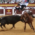 Zafra: Ventura desata la locura con un rabo en una tarde de rejones encastados Zafra abrió su abono con una corrida de rejones en la que el protagonismo terminó siendo para Diego Ventura, que volvió a demostrar por qué su nombre está ligado a las tardes grandes del rejoneo. Una actuación de enorme dimensión, coronada con el corte de los máximos trofeos en su segundo toro.