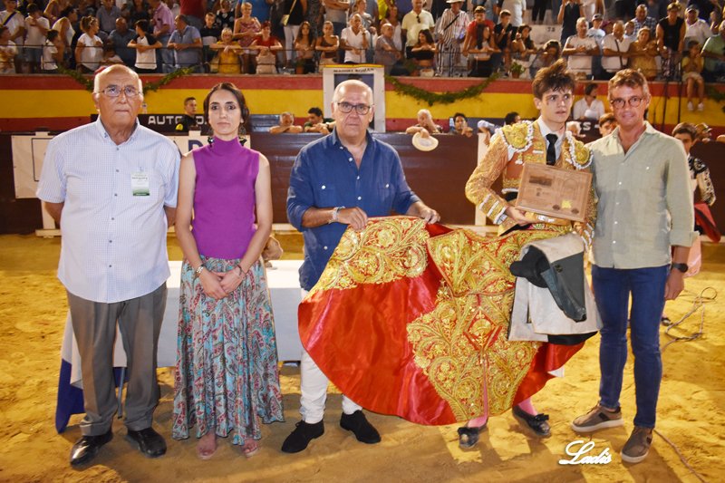 Premiados y autoridades. f. Ladis